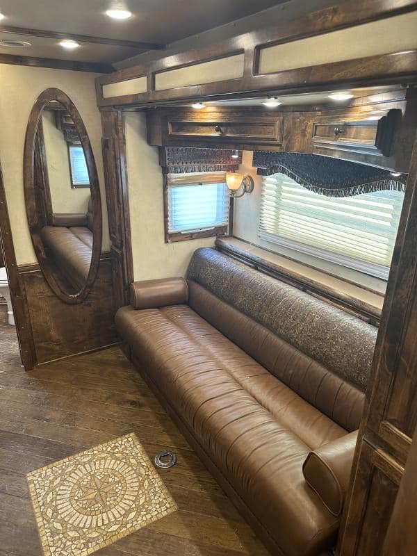 2007 4 Star 4 Horse 14′ Outlaw LQ Slide Out - Image 15