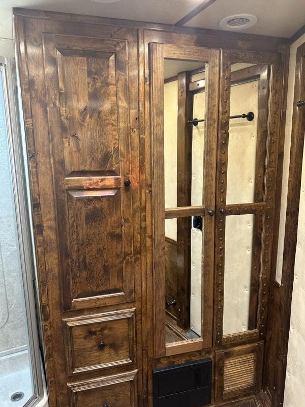 2007 4 Star 4 Horse 14′ Outlaw LQ Slide Out - Image 22