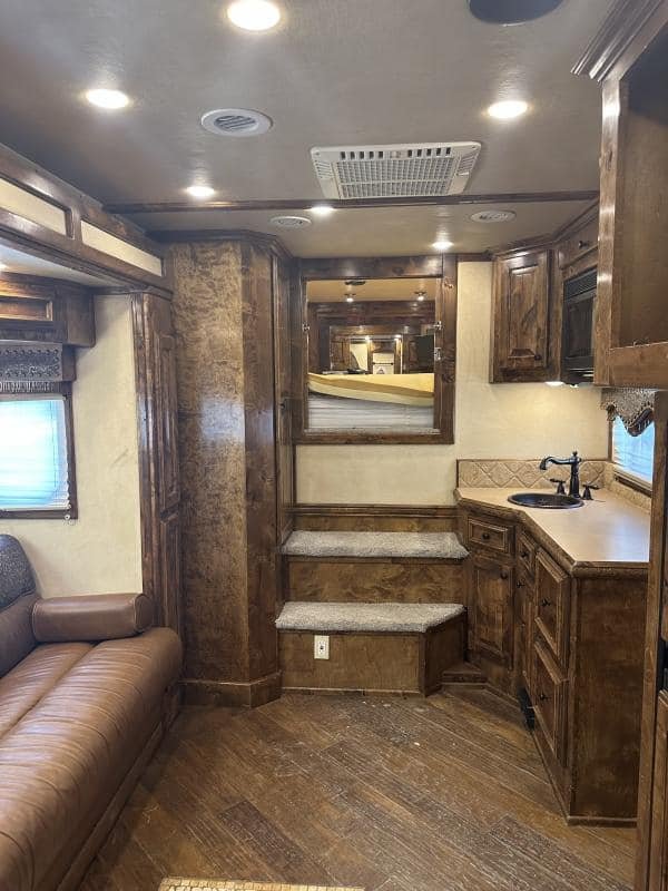 2007 4 Star 4 Horse 14′ Outlaw LQ Slide Out - Image 23