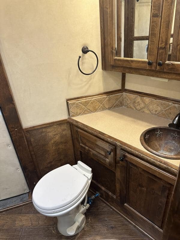 2007 4 Star 4 Horse 14′ Outlaw LQ Slide Out - Image 19