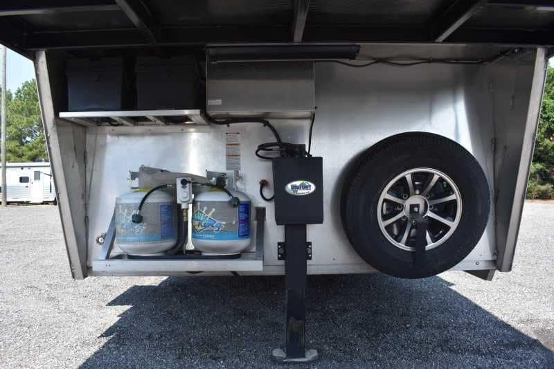 2020 Bison Laredo 3 Horse Trailer with 11′ Short Wall - Image 6