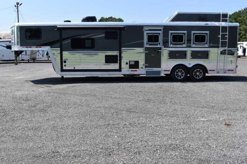2020 Bison Laredo 3 Horse Trailer with 11′ Short Wall - Image 9