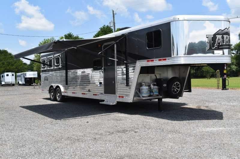 2020 Bison Laredo 3 Horse Trailer with 11′ Short Wall - Image 5