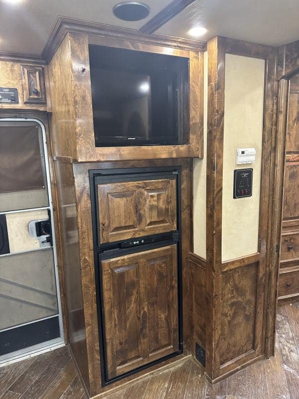 2007 4 Star 4 Horse 14′ Outlaw LQ Slide Out - Image 17