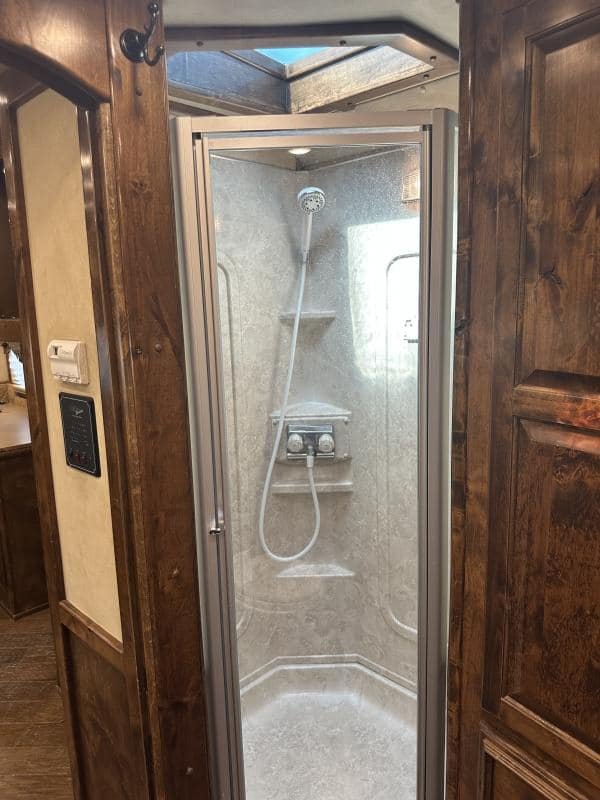 2007 4 Star 4 Horse 14′ Outlaw LQ Slide Out - Image 21