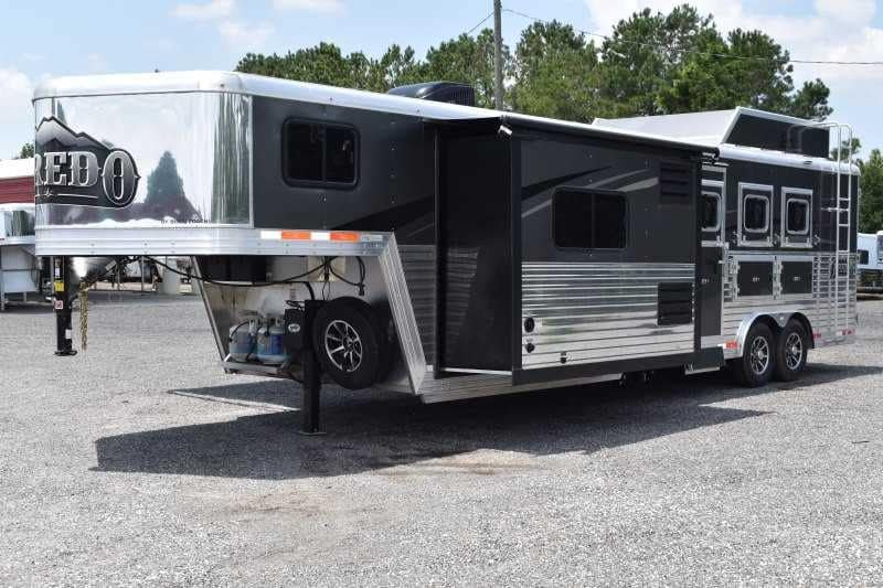 2020 Bison Laredo 3 Horse Trailer with 11′ Short Wall - Image 7