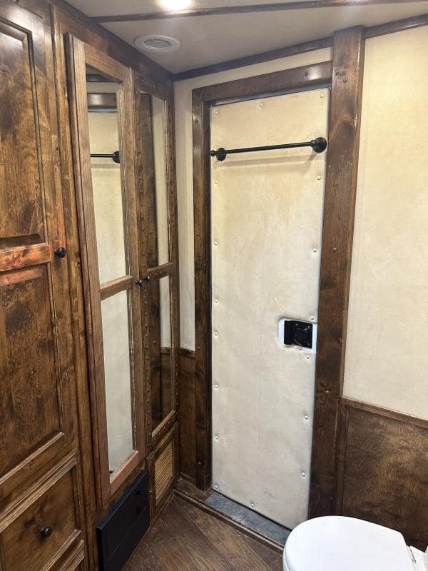 2007 4 Star 4 Horse 14′ Outlaw LQ Slide Out - Image 18