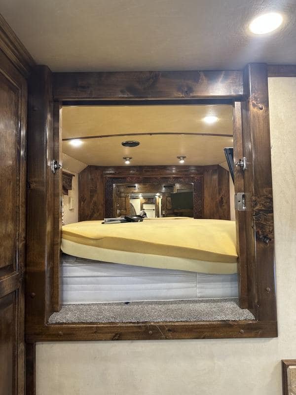 2007 4 Star 4 Horse 14′ Outlaw LQ Slide Out - Image 24