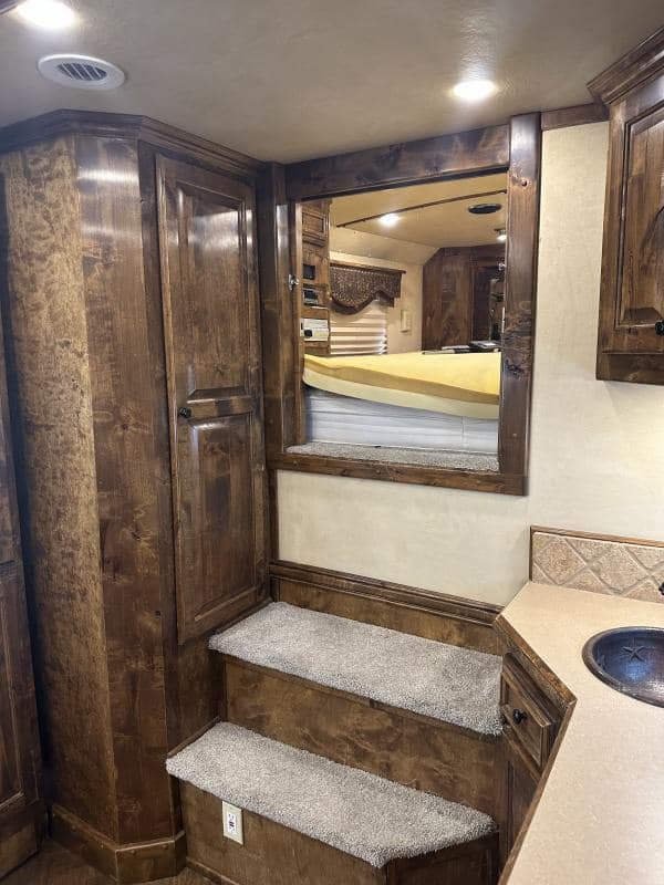 2007 4 Star 4 Horse 14′ Outlaw LQ Slide Out - Image 11