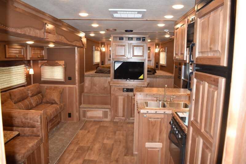 2020 SMC SL8418SCEBUG 4 Horse Trailer with 18 Short Wall - Image 15