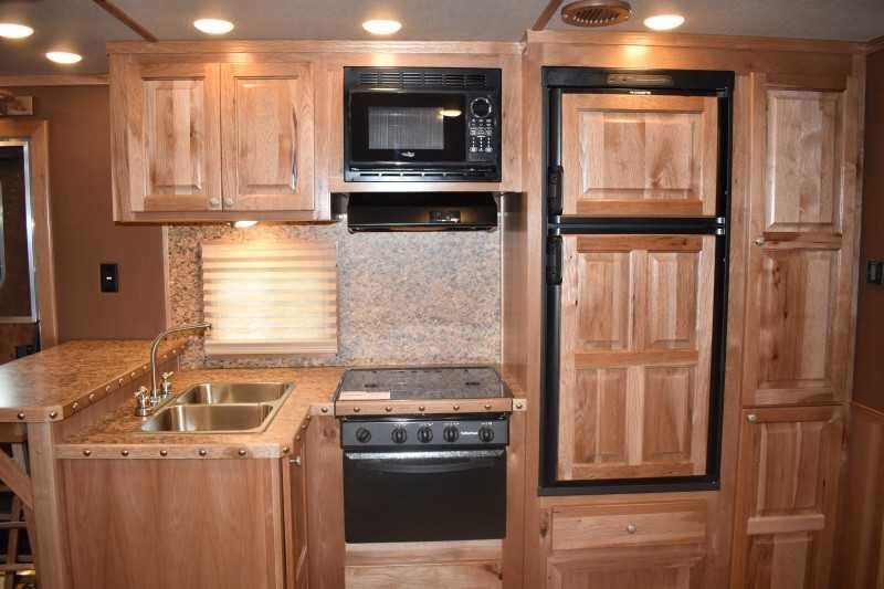 2020 SMC SL8418SCEBUG 4 Horse Trailer with 18 Short Wall - Image 14