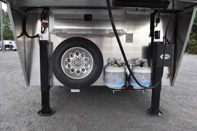 2020 SMC SL8418SCEBUG 4 Horse Trailer with 18 Short Wall - Image 6