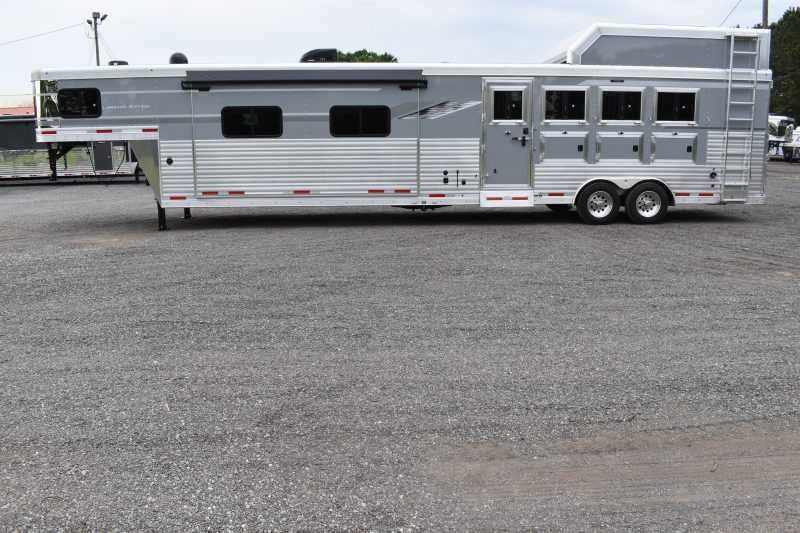2020 SMC SL8418SCEBUG 4 Horse Trailer with 18 Short Wall - Image 8