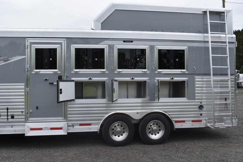 2020 SMC SL8418SCEBUG 4 Horse Trailer with 18 Short Wall - Image 10