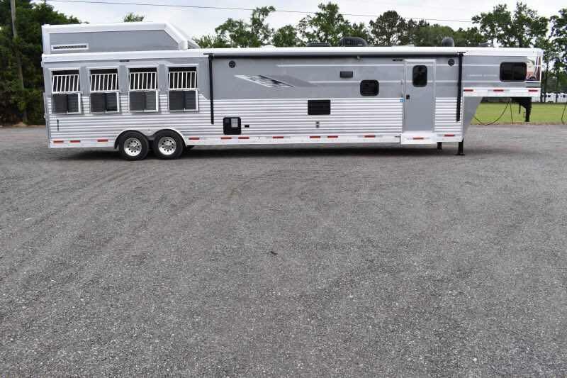2020 SMC SL8418SCEBUG 4 Horse Trailer with 18 Short Wall - Image 4