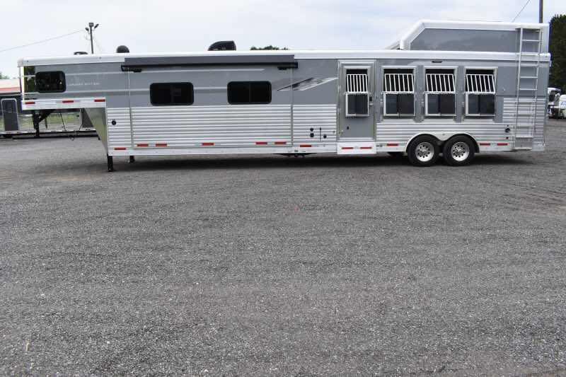 2020 SMC SL8418SCEBUG 4 Horse Trailer with 18 Short Wall - Image 9