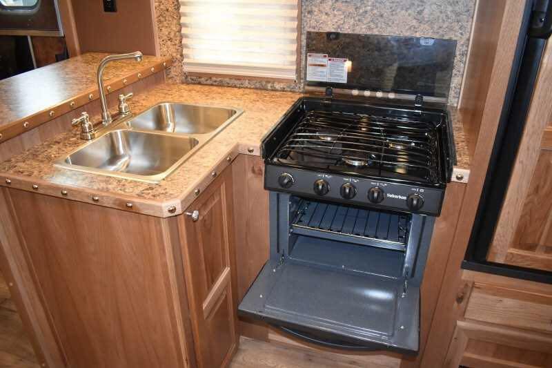 2020 SMC SL8418SCEBUG 4 Horse Trailer with 18 Short Wall - Image 17