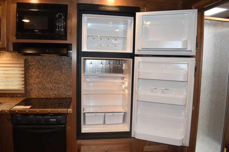 2020 SMC SL8418SCEBUG 4 Horse Trailer with 18 Short Wall - Image 18