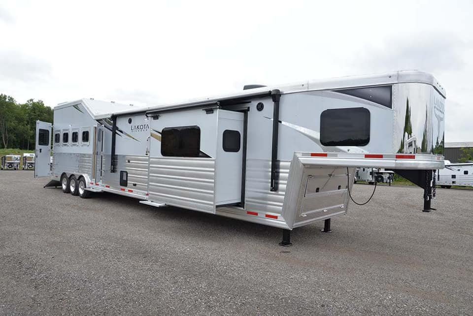 2024 LAKOTA BIG HORN 8417 DOUBLE SLIDE 4 HORSE TRAILER - Image 5