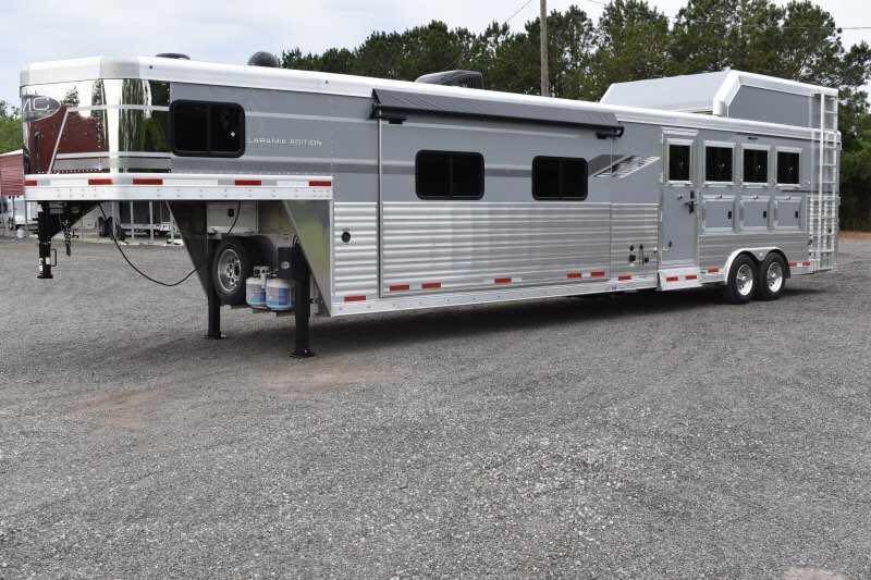 2020 SMC SL8418SCEBUG 4 Horse Trailer with 18 Short Wall - Image 7