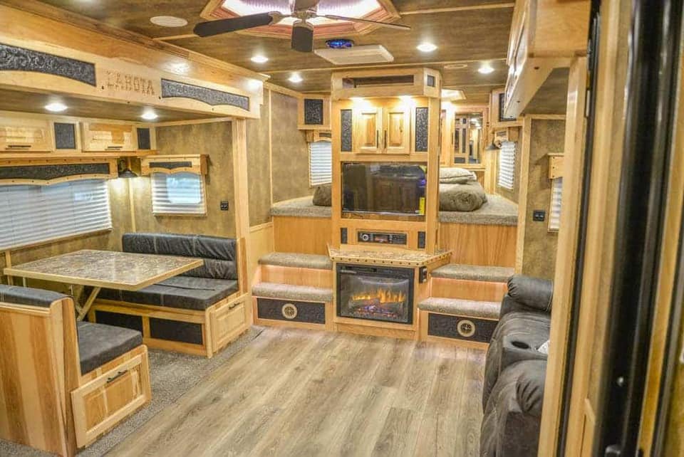 2024 LAKOTA BIG HORN 8417 DOUBLE SLIDE 4 HORSE TRAILER - Image 23