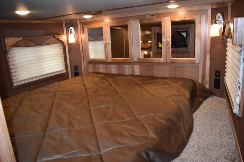 2020 SMC SL8418SCEBUG 4 Horse Trailer with 18 Short Wall - Image 25