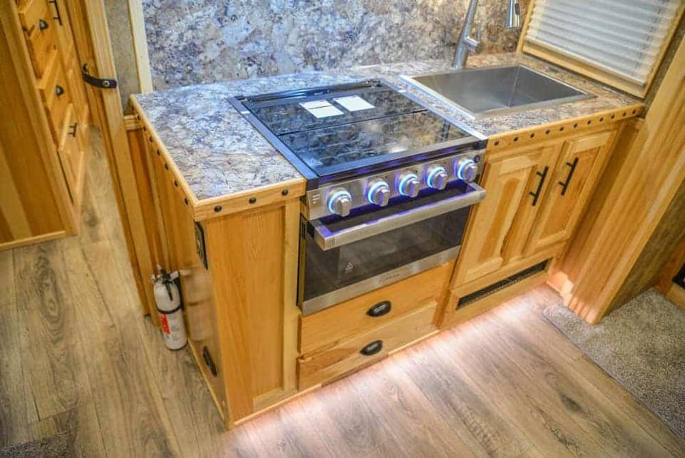 2024 LAKOTA BIG HORN 8417 DOUBLE SLIDE 4 HORSE TRAILER - Image 14