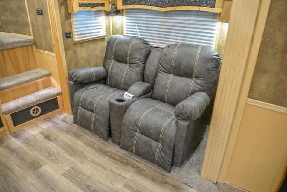 2024 LAKOTA BIG HORN 8417 DOUBLE SLIDE 4 HORSE TRAILER - Image 26