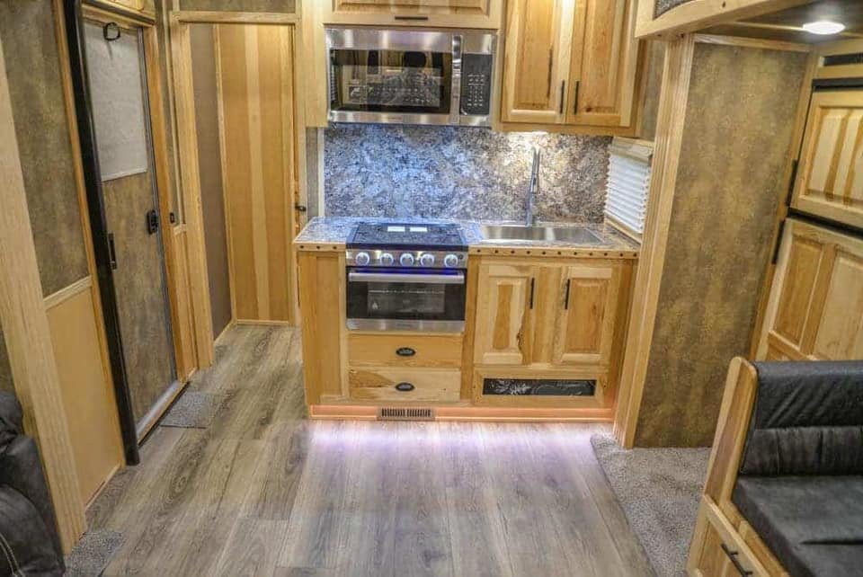 2024 LAKOTA BIG HORN 8417 DOUBLE SLIDE 4 HORSE TRAILER - Image 24