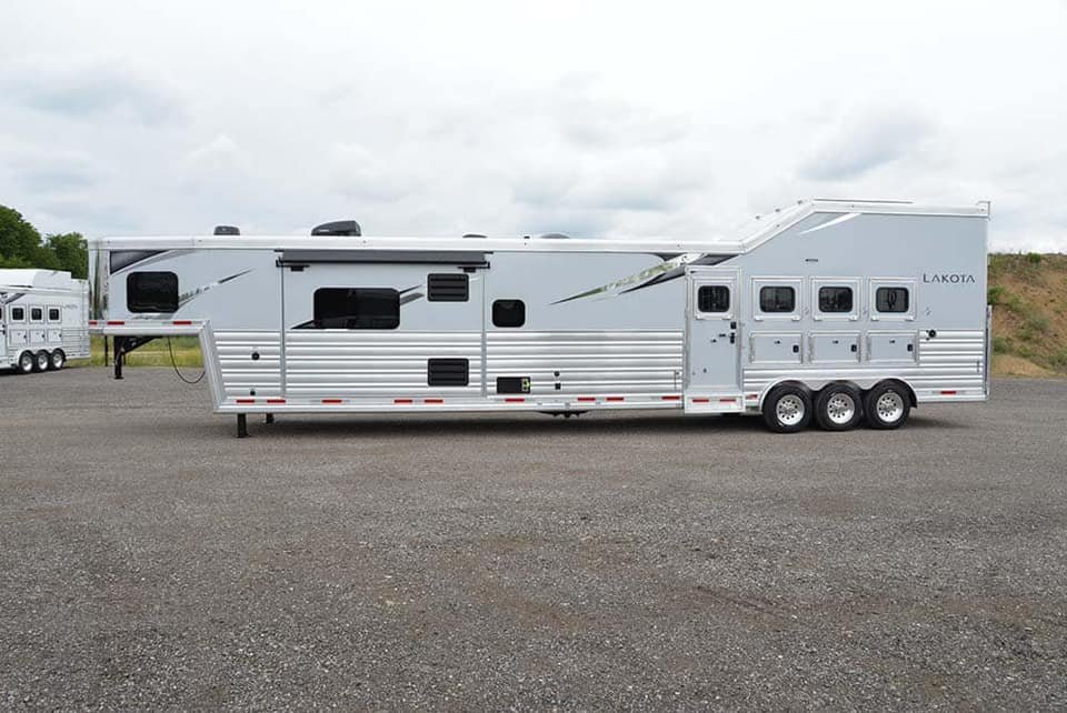 2024 LAKOTA BIG HORN 8417 DOUBLE SLIDE 4 HORSE TRAILER - Image 7