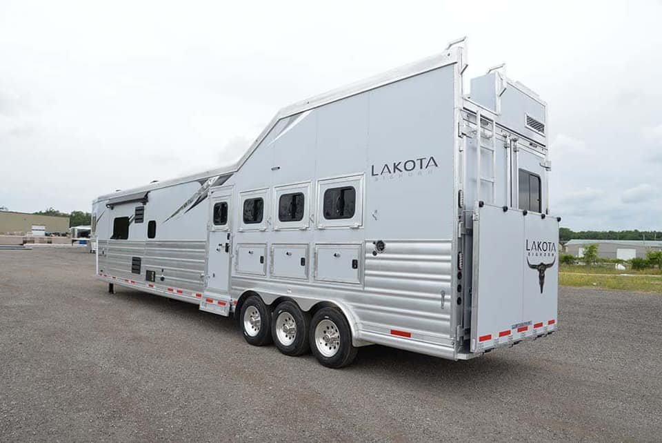 2024 LAKOTA BIG HORN 8417 DOUBLE SLIDE 4 HORSE TRAILER - Image 10