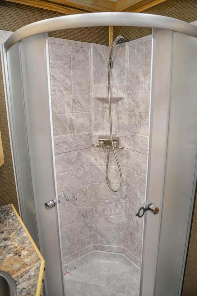 2024 LAKOTA BIG HORN 8417 DOUBLE SLIDE 4 HORSE TRAILER - Image 31