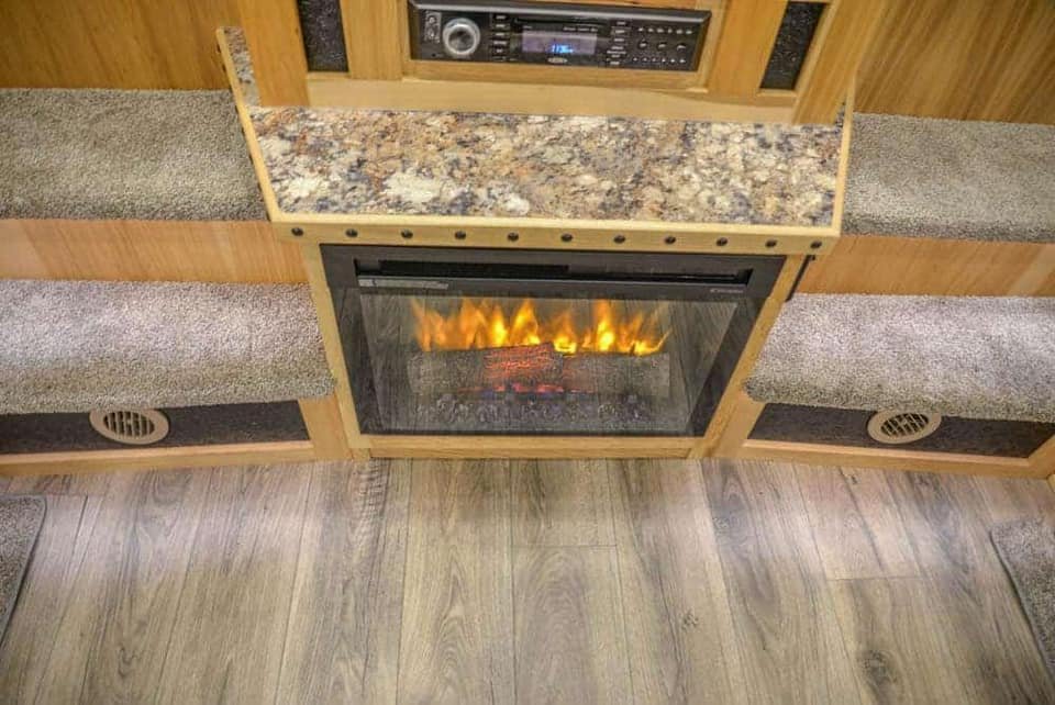 2024 LAKOTA BIG HORN 8417 DOUBLE SLIDE 4 HORSE TRAILER - Image 29