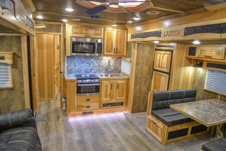 2024 LAKOTA BIG HORN 8417 DOUBLE SLIDE 4 HORSE TRAILER - Image 30