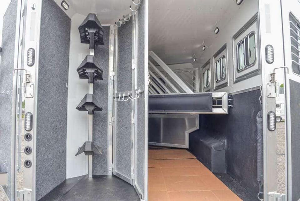 2024 LAKOTA BIG HORN 8417 DOUBLE SLIDE 4 HORSE TRAILER - Image 38