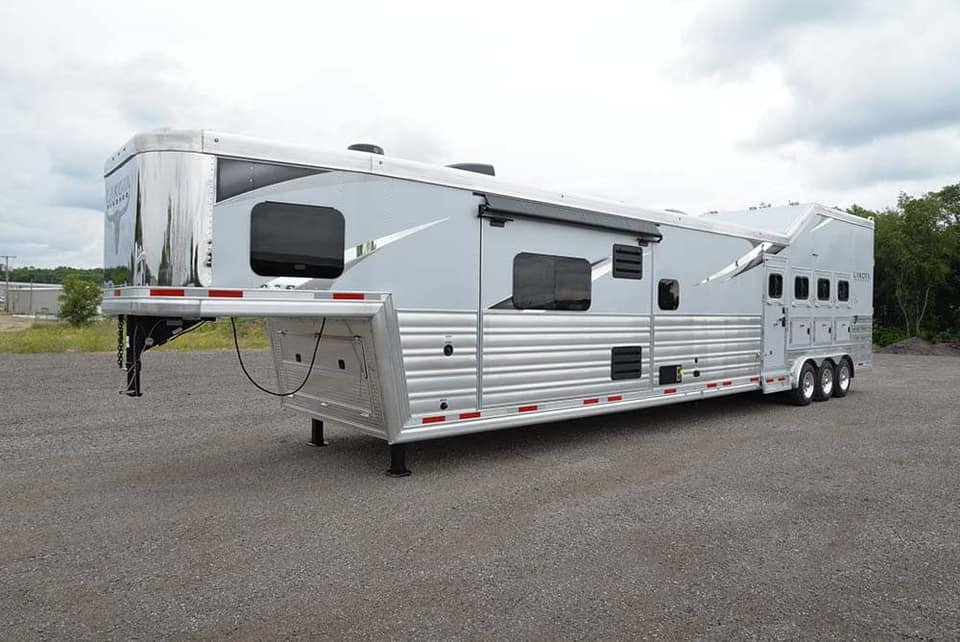 2024 LAKOTA BIG HORN 8417 DOUBLE SLIDE 4 HORSE TRAILER - Image 4