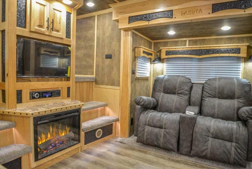 2024 LAKOTA BIG HORN 8417 DOUBLE SLIDE 4 HORSE TRAILER - Image 28