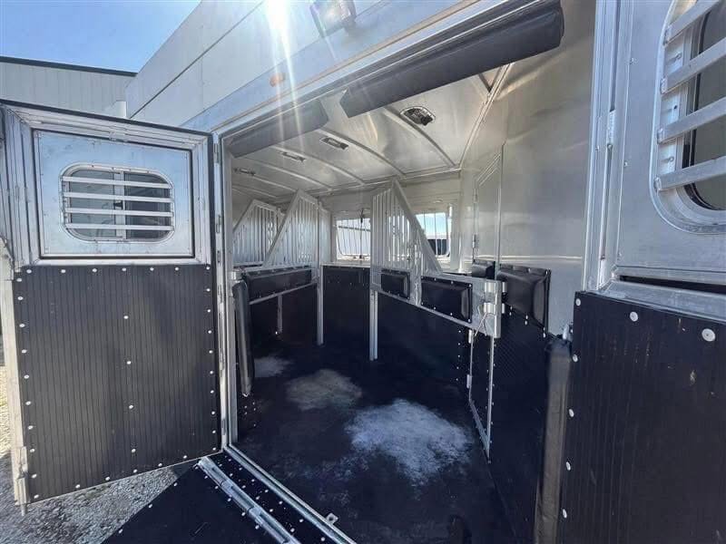 2016 Platinum 4 Horse Reverse Load Bunk Beds - Image 10