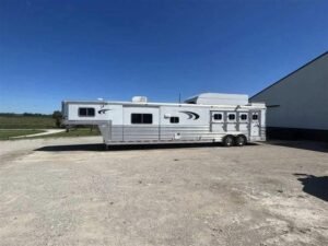 2016 Platinum 4 Horse Reverse Load Bunk Beds