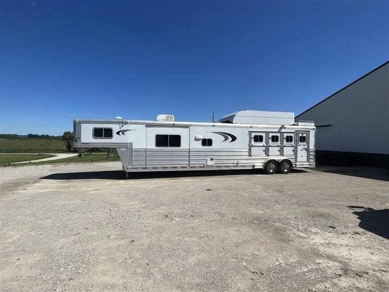 2016 Platinum 4 Horse Reverse Load Bunk Beds