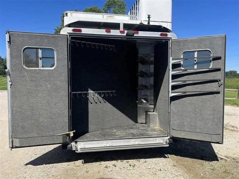 2016 Platinum 4 Horse Reverse Load Bunk Beds - Image 9