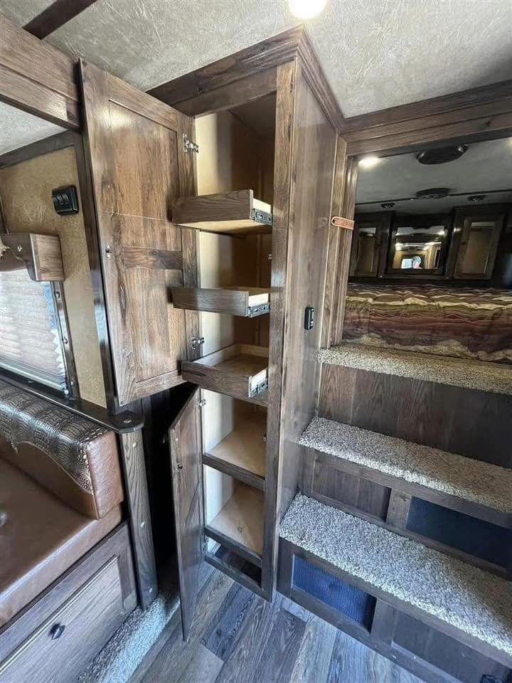 2016 Platinum 4 Horse Reverse Load Bunk Beds - Image 21