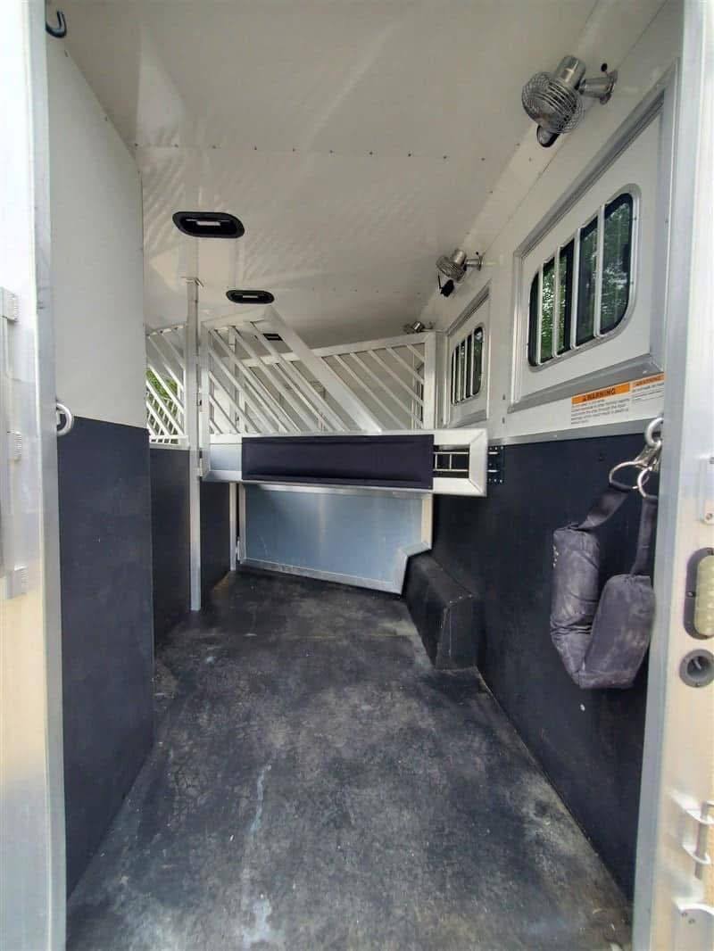 2018 Lakota Bighorn 3 Horse Double Slide Living Quarter - Image 11