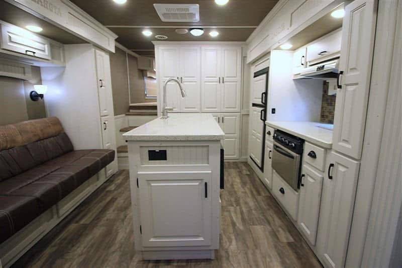 2018 Lakota Bighorn 3 Horse Double Slide Living Quarter - Image 15