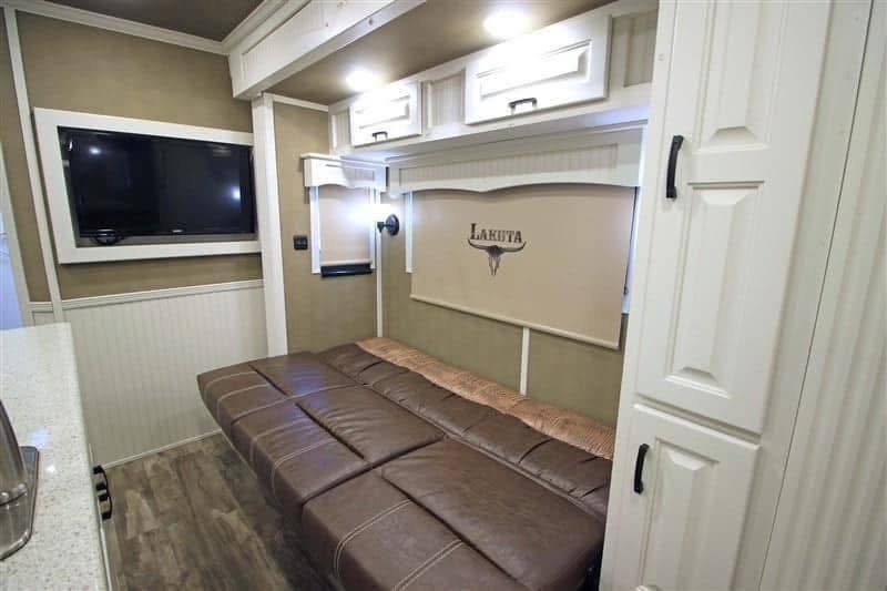 2018 Lakota Bighorn 3 Horse Double Slide Living Quarter - Image 24