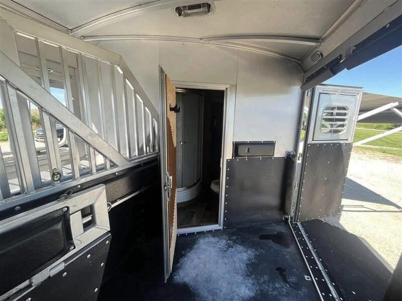 2016 Platinum 4 Horse Reverse Load Bunk Beds - Image 13