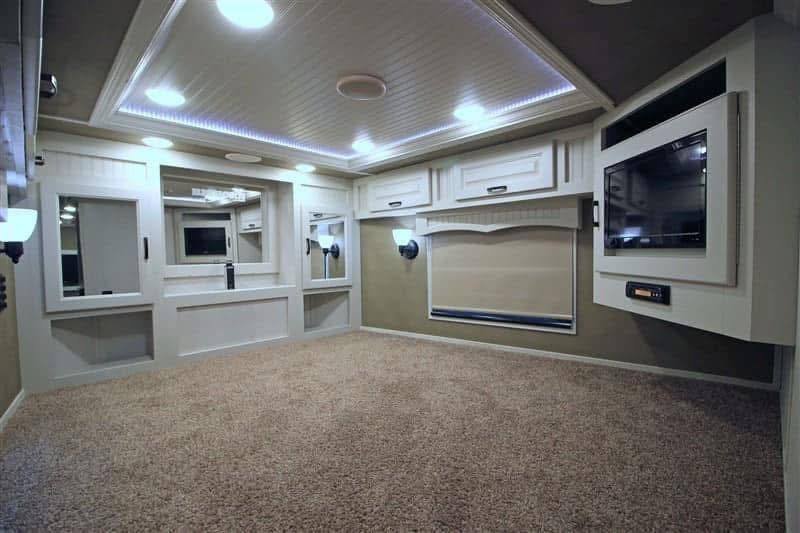 2018 Lakota Bighorn 3 Horse Double Slide Living Quarter - Image 20