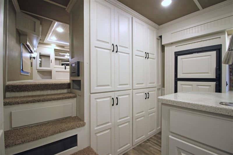 2018 Lakota Bighorn 3 Horse Double Slide Living Quarter - Image 18