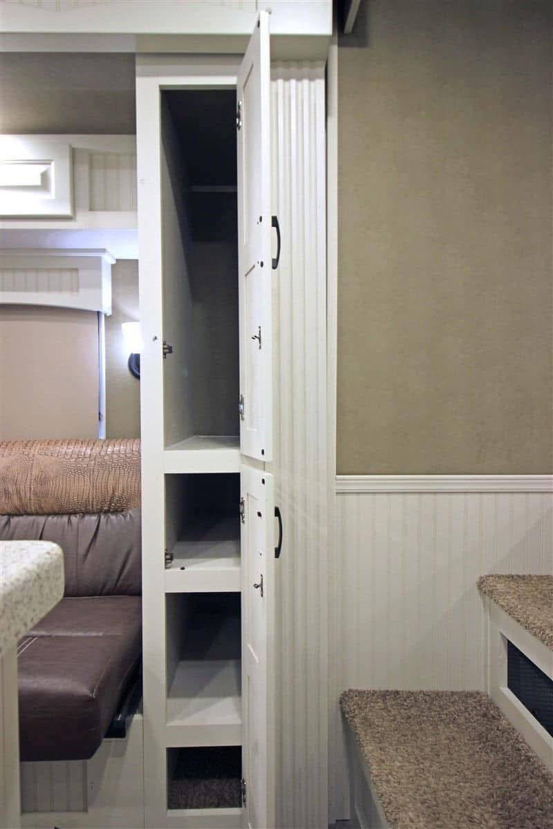 2018 Lakota Bighorn 3 Horse Double Slide Living Quarter - Image 22