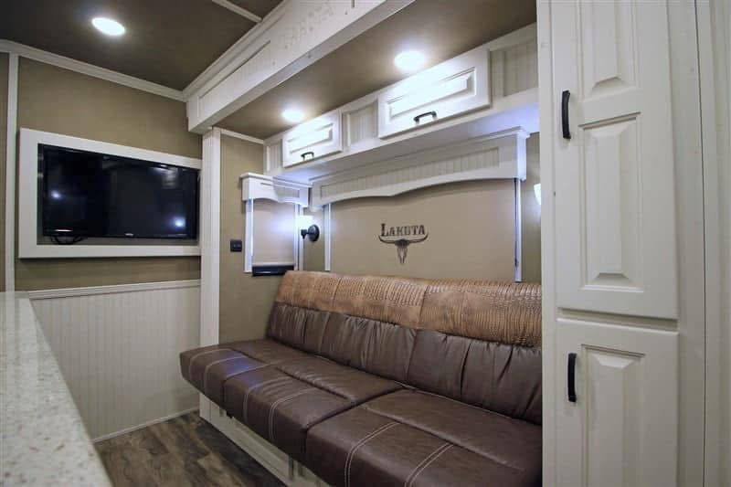 2018 Lakota Bighorn 3 Horse Double Slide Living Quarter - Image 23